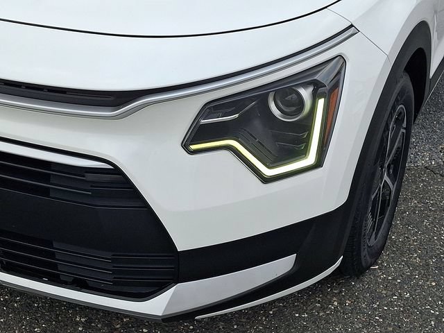 Used 2023 Kia Niro EX FWD image 34