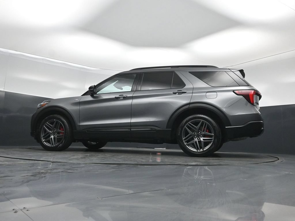 Certified 2025 Ford Explorer ST-Line w/ ST-Line Street Pack AWD/4WD image 50