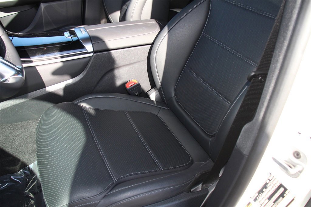 Used 2025 Mercedes-Benz GLC 300 4MATIC image 24