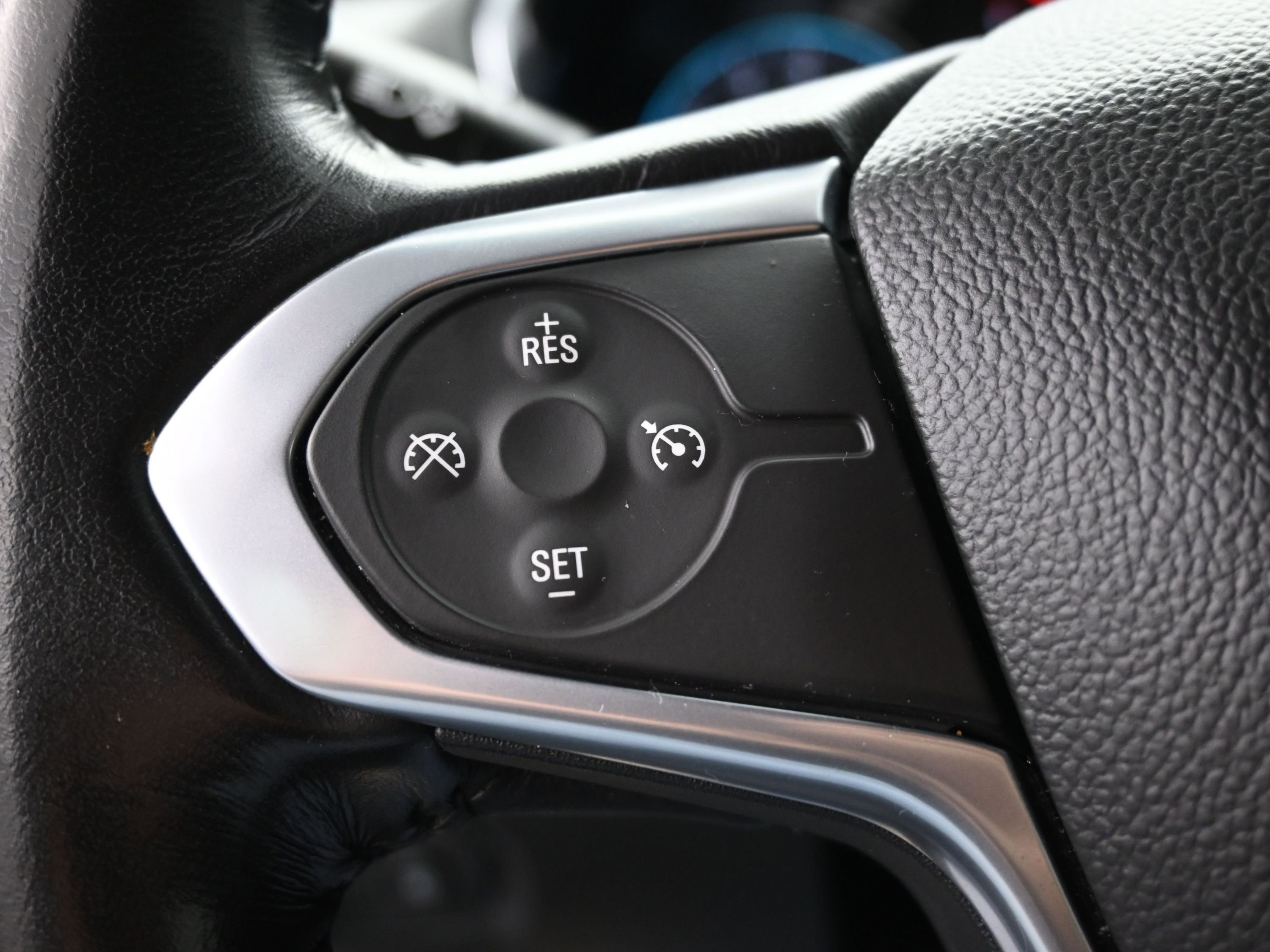 Used 2021 Chevrolet Traverse LT image 38