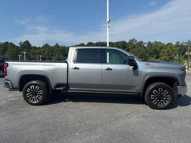 Used 2025 Chevrolet Silverado 2500 LTZ w/ LTZ Plus Package AWD/4WD image 3