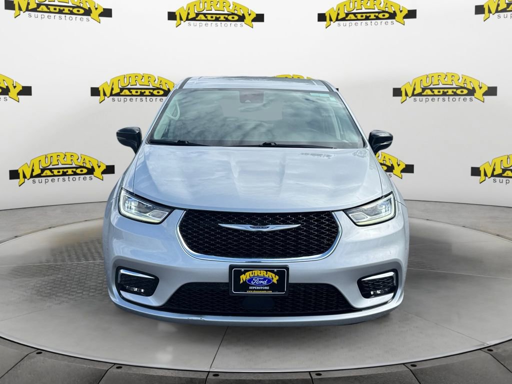 Used 2024 Chrysler Pacifica Touring-L image 8