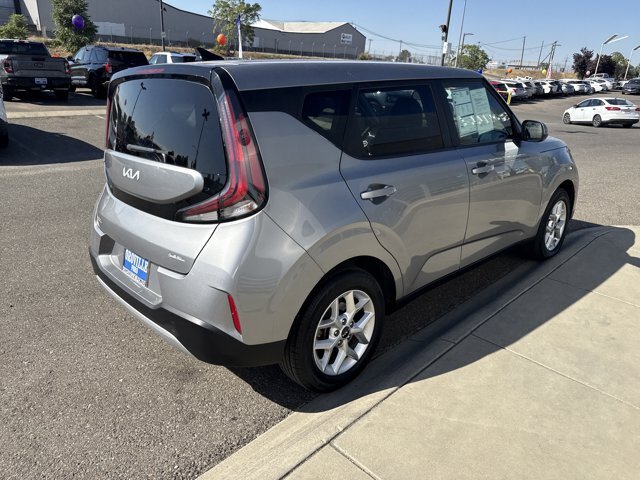 Used 2024 Kia Soul LX w/ Option Group 015 FWD image 5