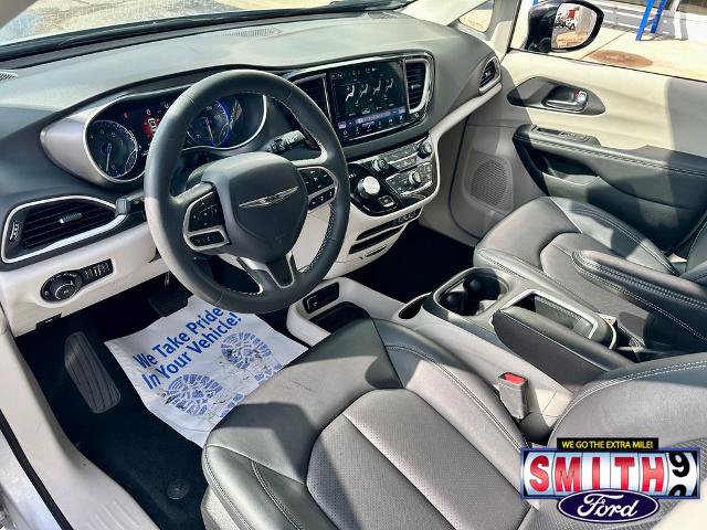 Used 2024 Chrysler Pacifica Touring-L FWD image 13