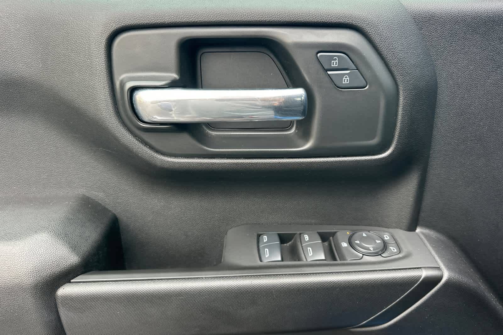 Used 2025 Chevrolet Silverado 1500 Custom w/ Turbomax Blackout Package RWD image 13