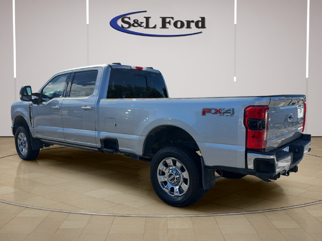 Certified 2024 Ford F250 Lariat w/ Lariat Ultimate Package AWD/4WD image 4