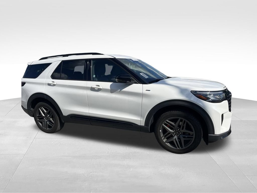 Certified 2025 Ford Explorer ST-Line w/ ST-Line Street Pack AWD/4WD image 4