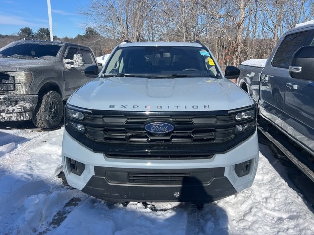 Certified 2025 Ford Expedition Active image 3