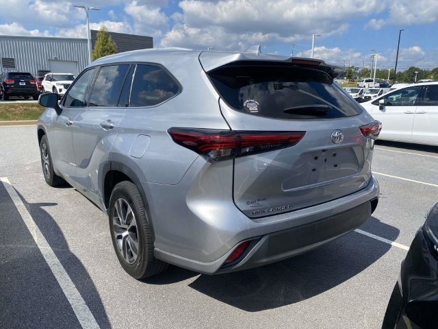 Used 2022 Toyota Highlander XLE FWD image 5