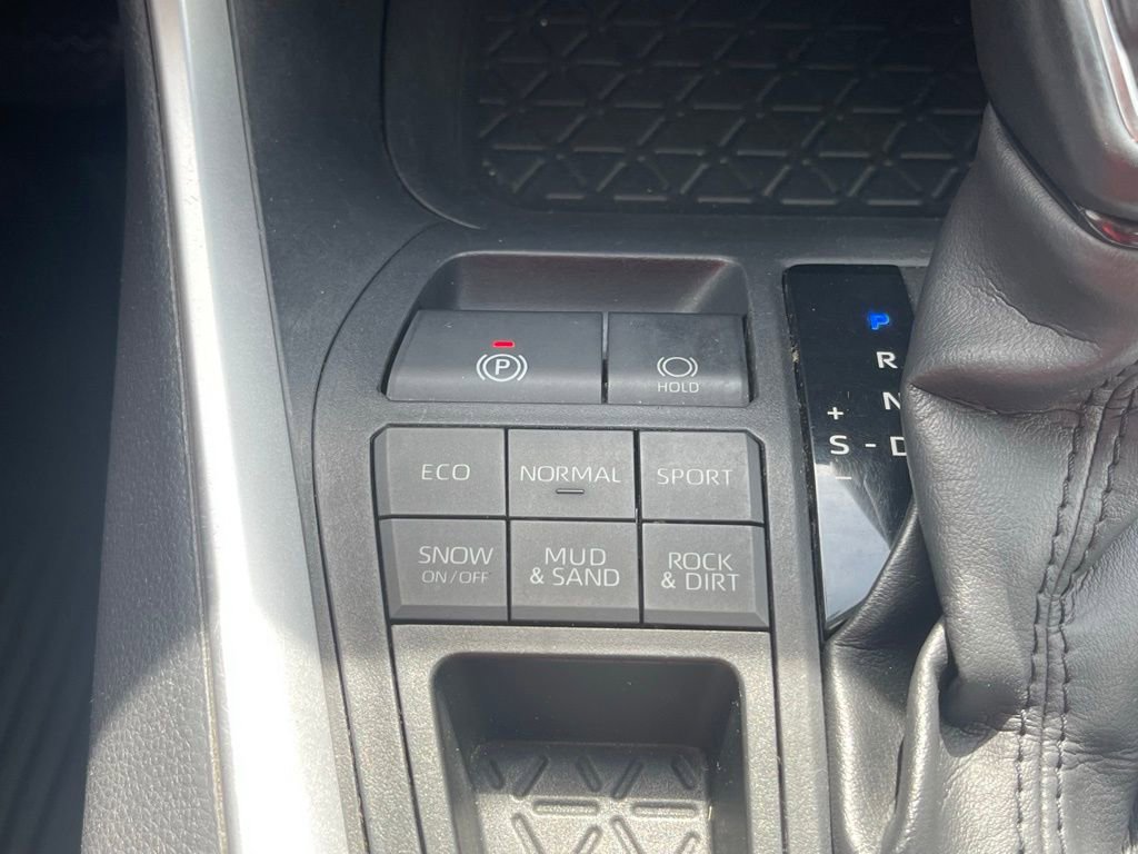 Used 2019 Toyota RAV4 XLE Premium w/ Cold Weather Package AWD/4WD image 38