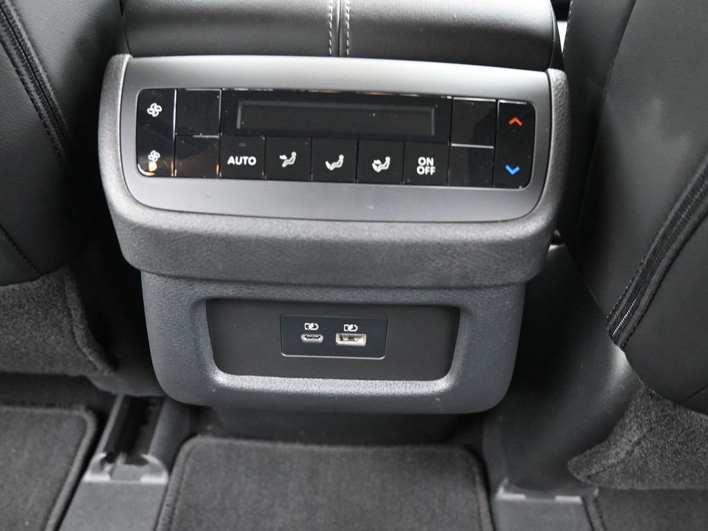 Used 2025 Nissan Pathfinder SL image 20