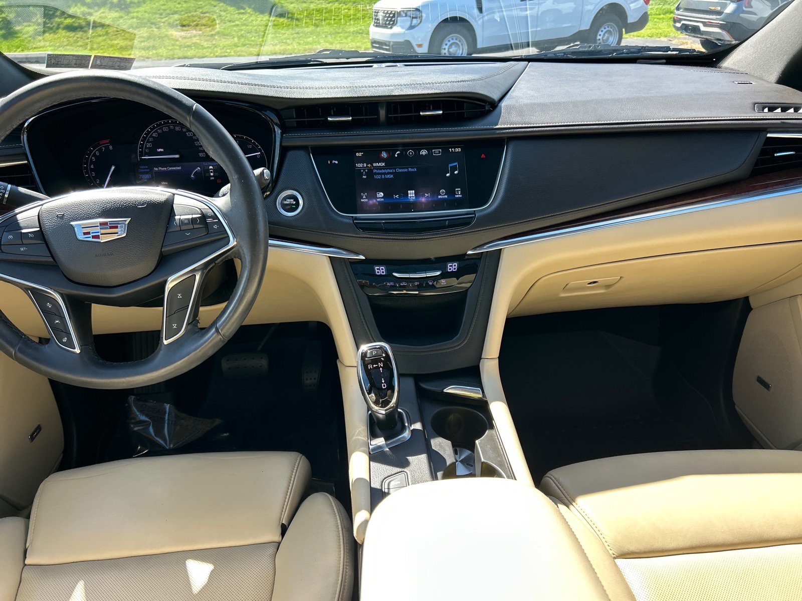 Used 2017 Cadillac XT5 Luxury w/ Driver Awareness Package AWD/4WD image 3