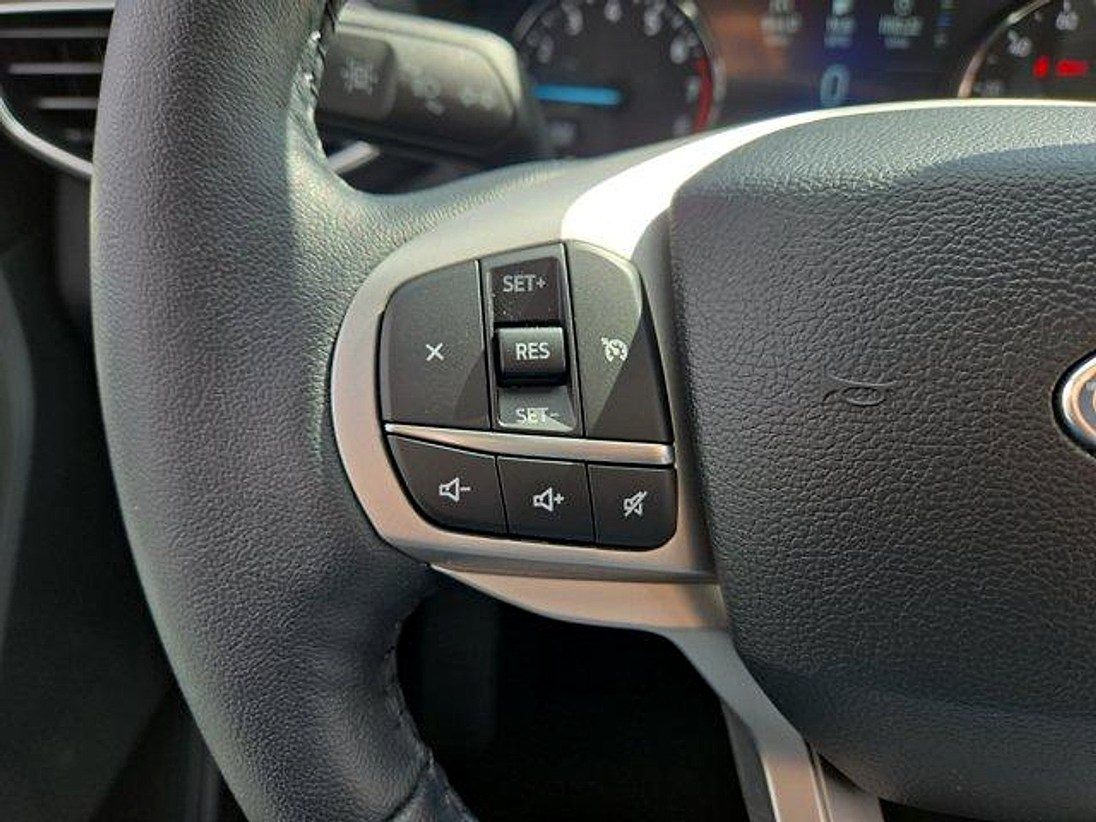 Certified 2024 Ford Explorer XLT w/ Equipment Group 202A AWD/4WD image 14