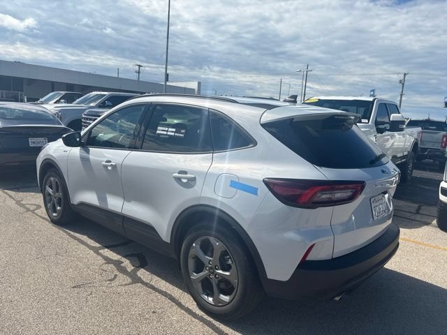 Certified 2025 Ford Escape ST-Line FWD image 5