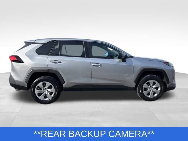 Used 2022 Toyota RAV4 LE image 5