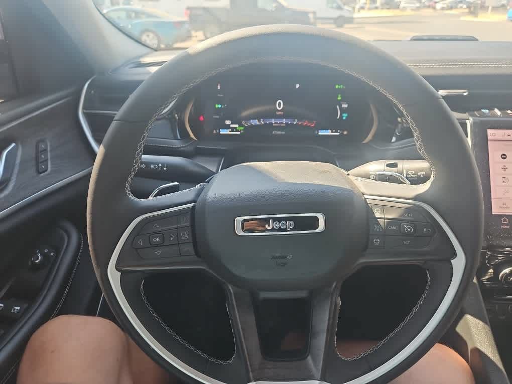 Used 2023 Jeep Grand Cherokee 4WD 4xe image 15