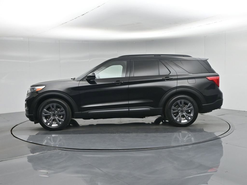 Certified 2022 Ford Explorer XLT w/ Equipment Group 202A RWD image 32