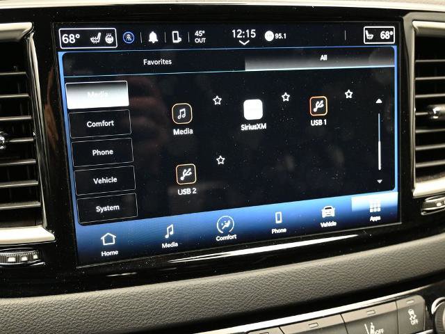 Used 2023 Chrysler Pacifica Touring-L image 34