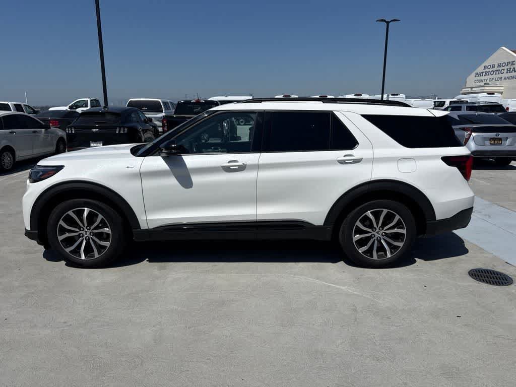 Certified 2025 Ford Explorer ST-Line RWD image 2