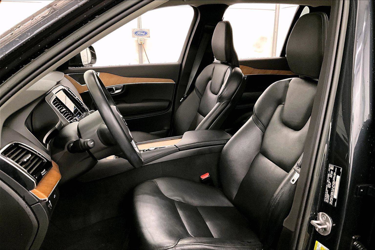 Used 2022 Volvo XC90 T6 Momentum w/ Advanced Package image 24