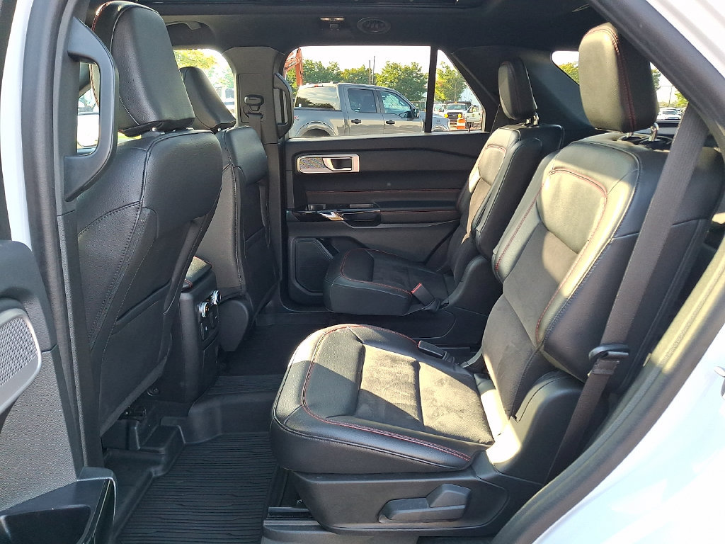Certified 2024 Ford Explorer ST-Line w/ Class IV Trailer Tow Package AWD/4WD image 13