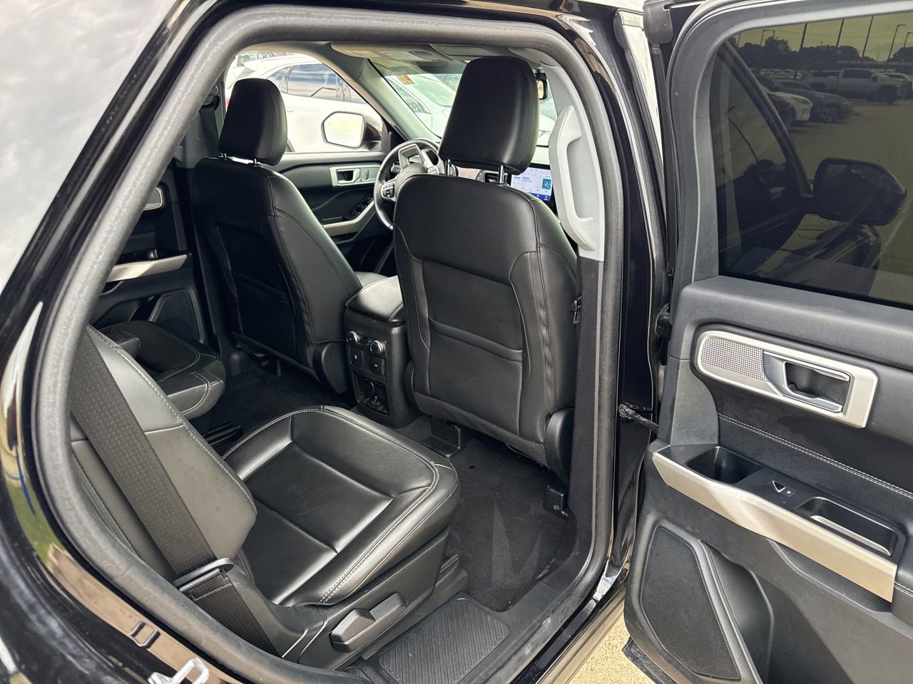 Certified 2022 Ford Explorer XLT w/ Equipment Group 202A RWD image 13