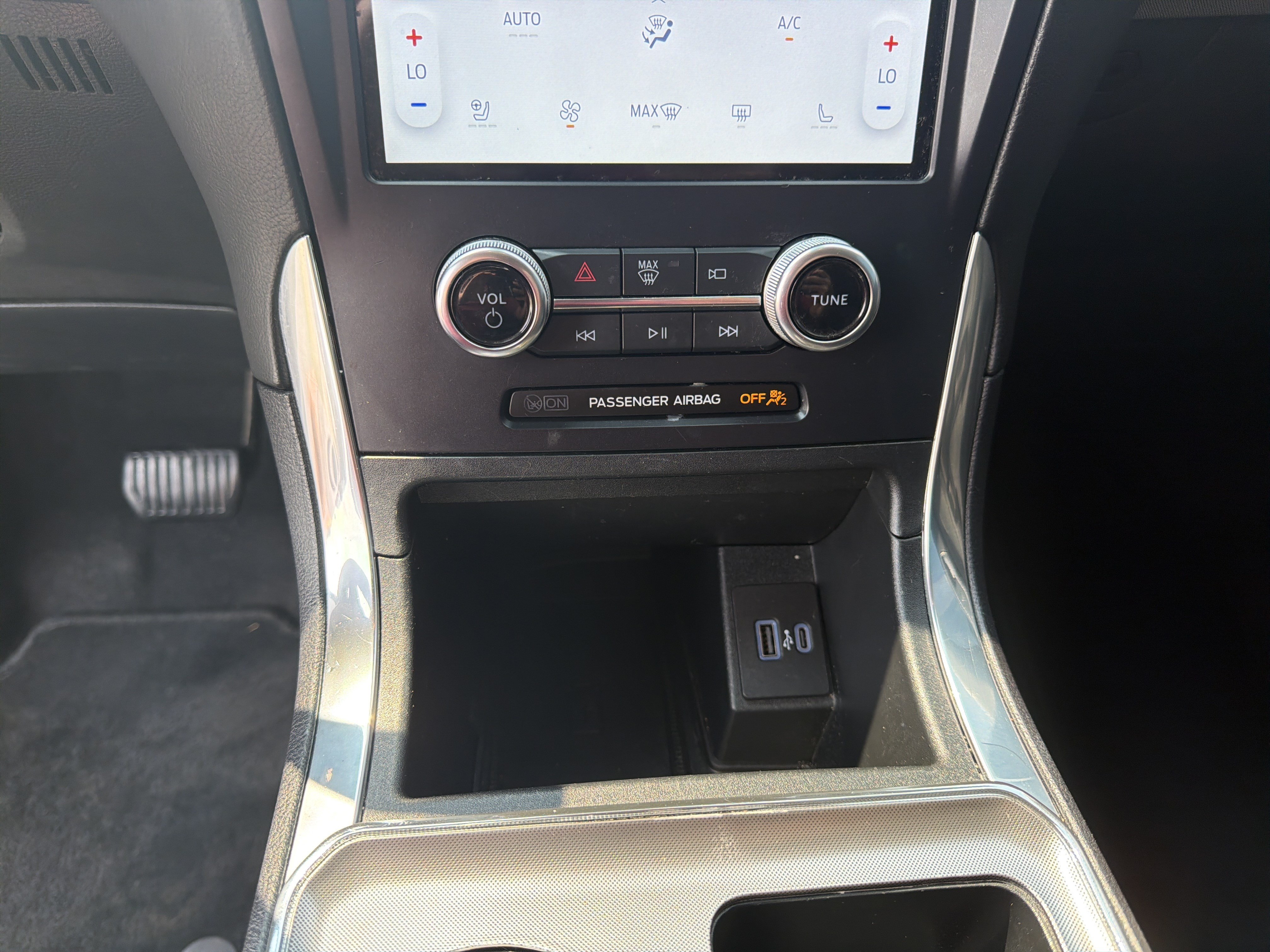 Certified 2024 Ford Edge Titanium AWD/4WD image 36