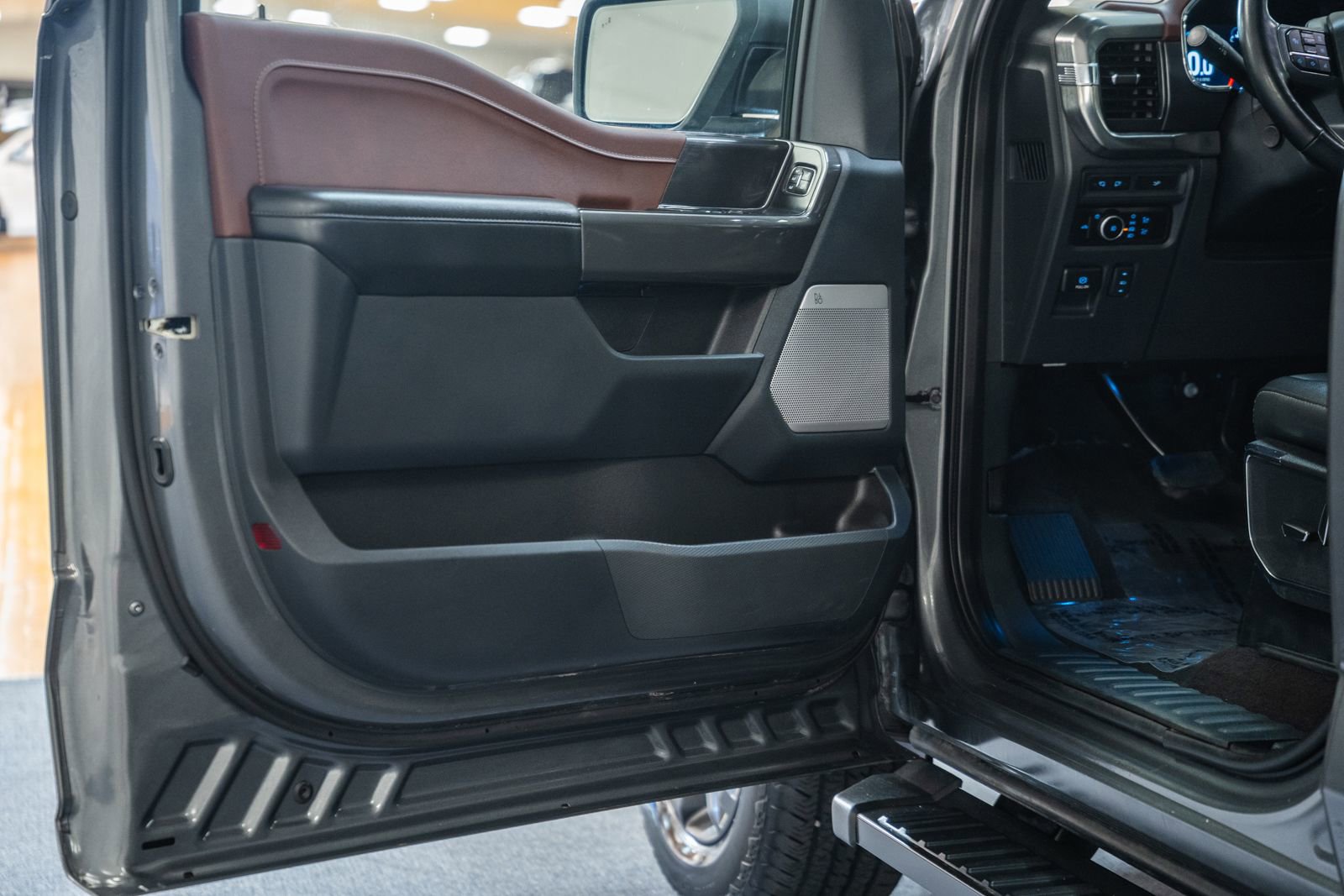 Certified 2023 Ford F150 Lariat w/ Equipment Group 502A High image 49