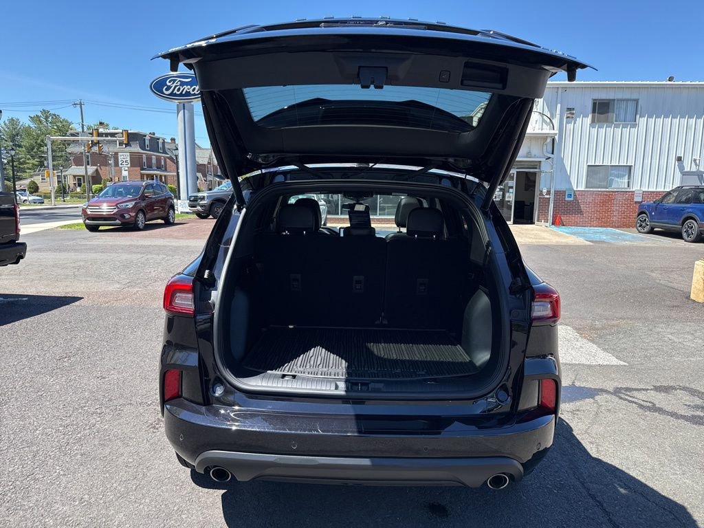 Certified 2023 Ford Escape ST-Line w/ Tech Pack #1 AWD/4WD image 10
