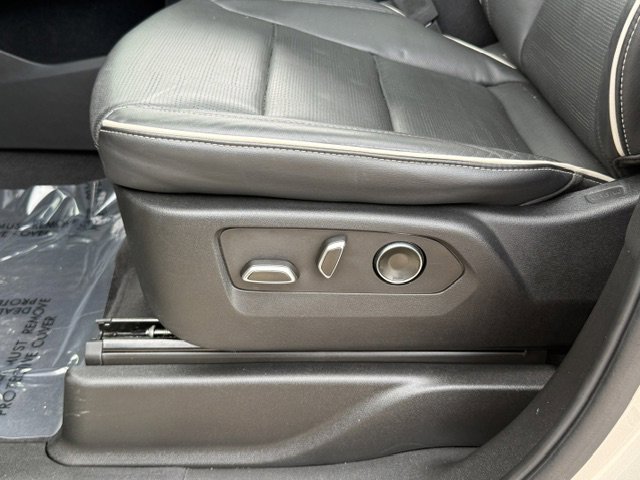 Used 2024 Cadillac Escalade Premium Luxury image 12