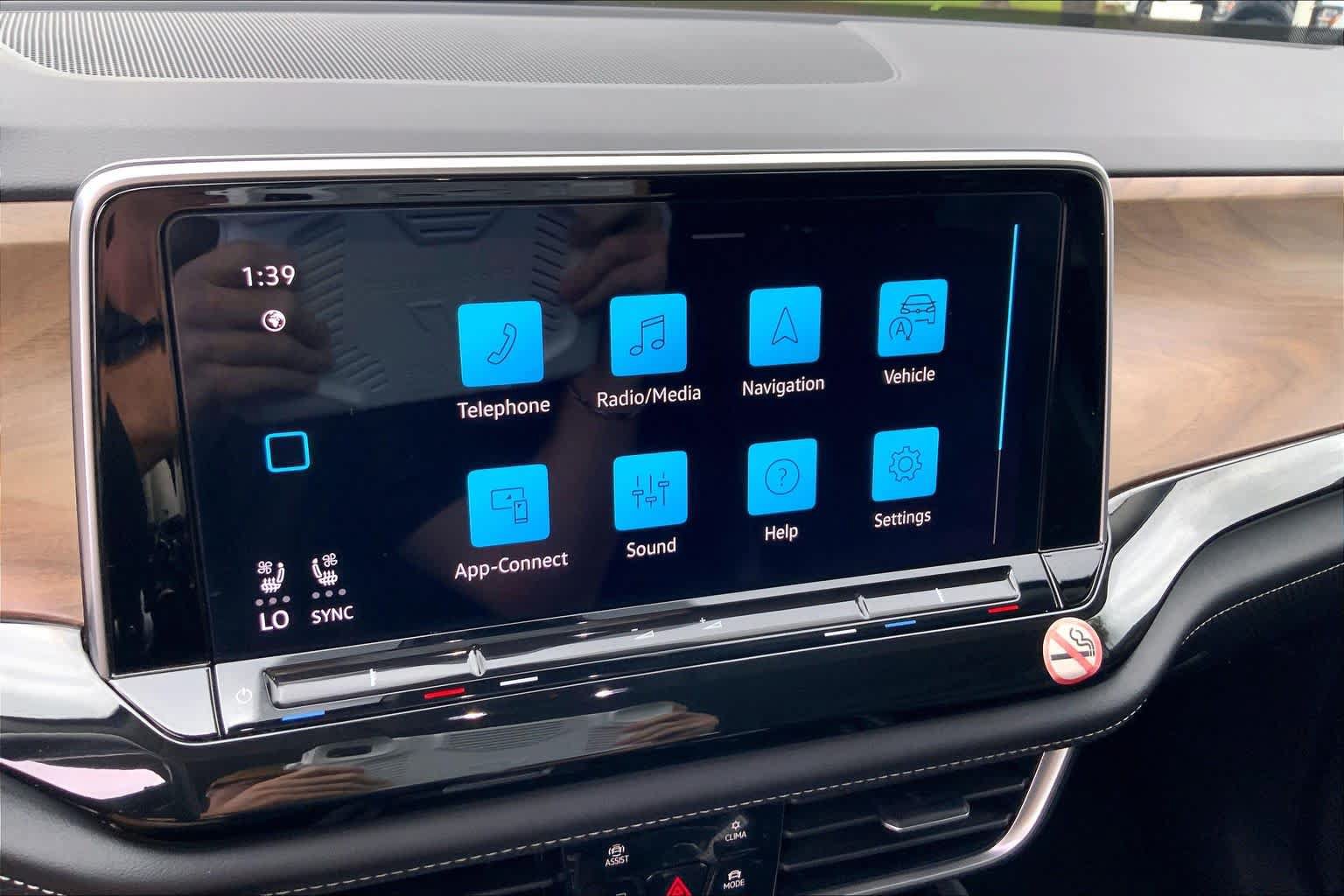Used 2025 Volkswagen Atlas SE FWD image 34
