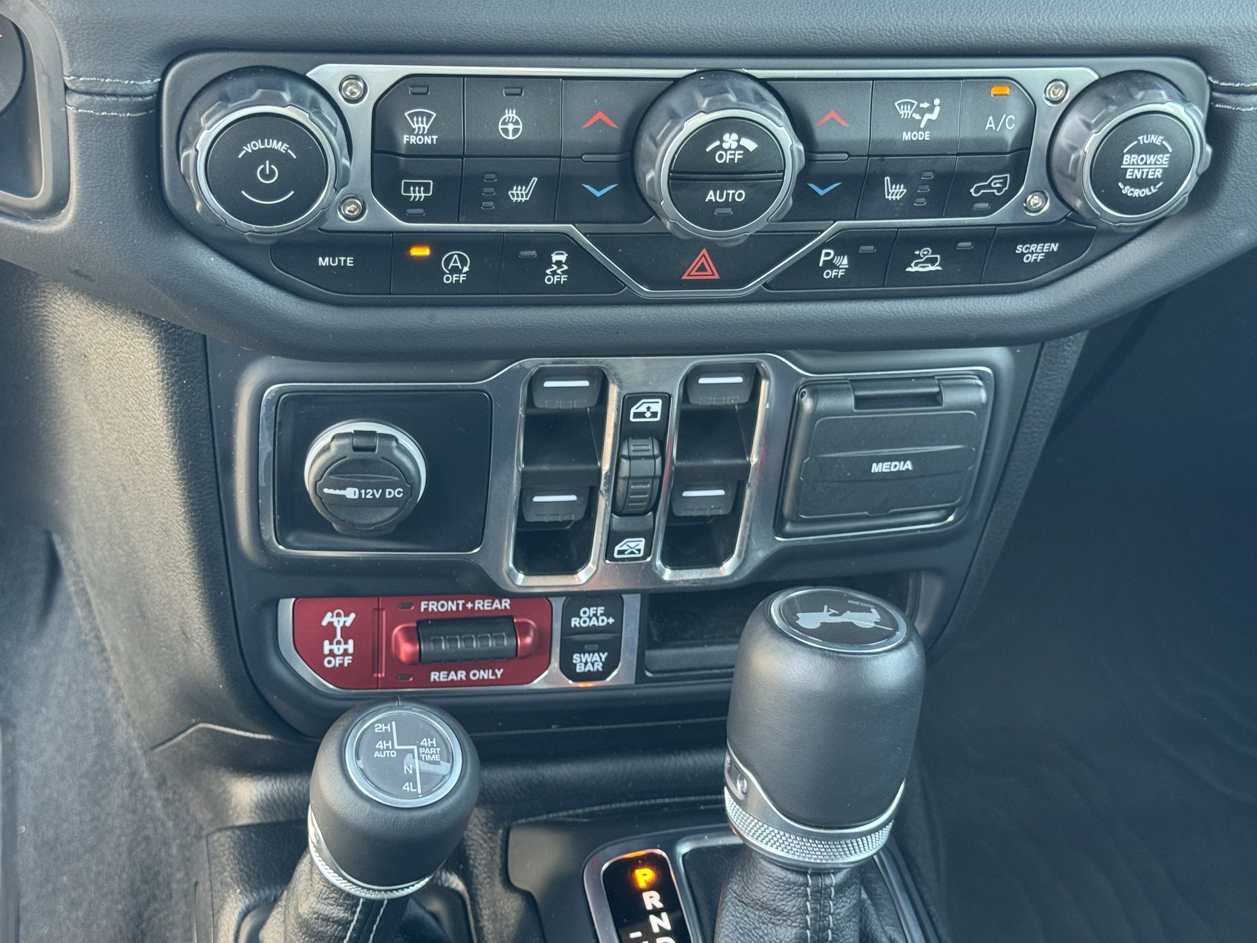 Used 2024 Jeep Wrangler Unlimited Rubicon AWD/4WD image 31