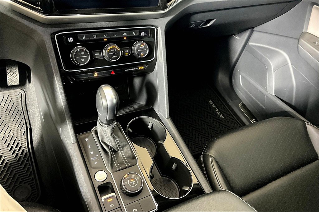 Used 2022 Volkswagen Atlas SE image 25