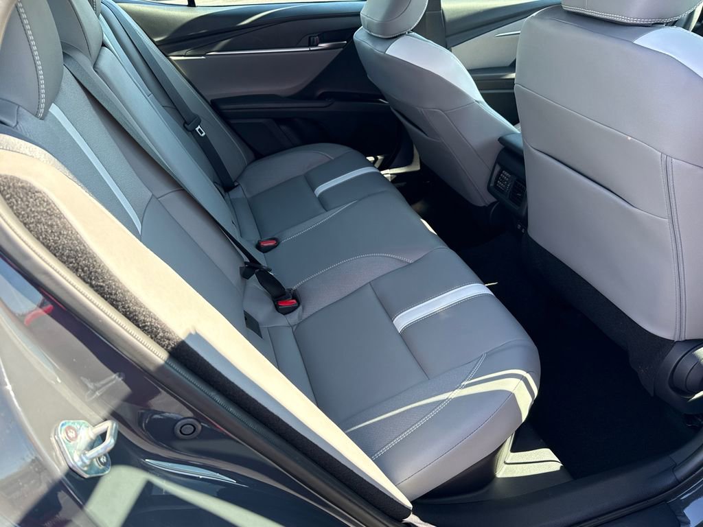 Used 2025 Toyota Camry SE image 15