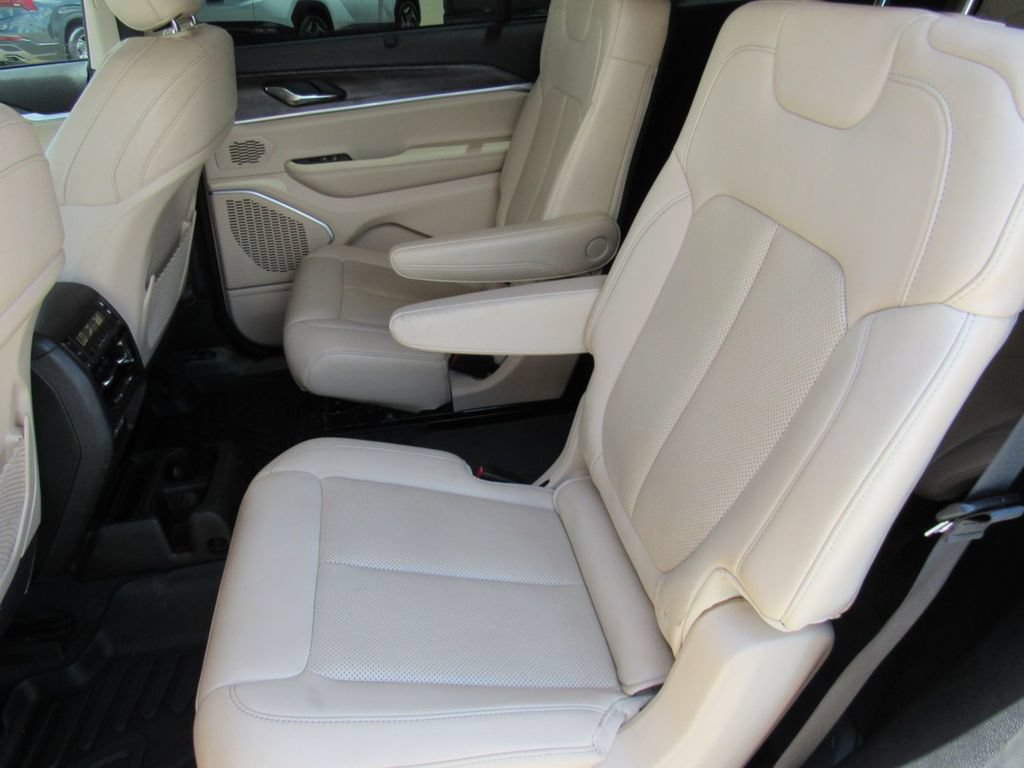 Used 2021 Jeep Grand Cherokee L Limited w/ Luxury Tech Group II AWD/4WD image 16
