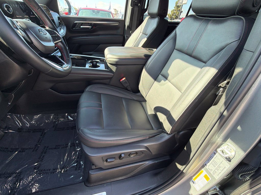 Used 2026 Chevrolet Suburban RST RWD image 24