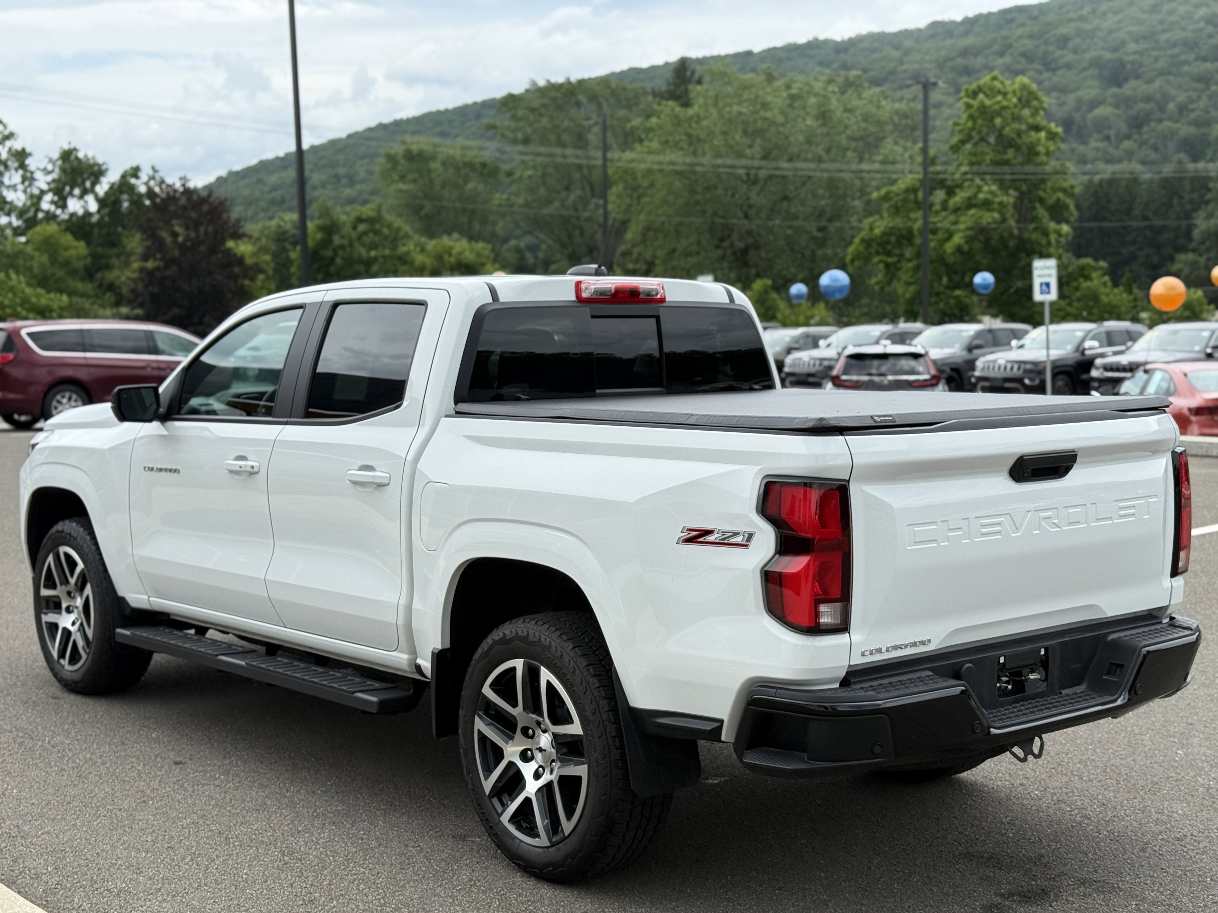 Used 2024 Chevrolet Colorado Z71 w/ Z71 Convenience Package 2 image 5