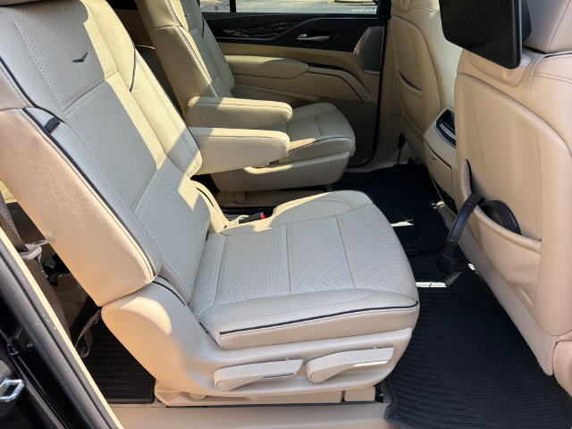 Used 2024 Cadillac Escalade ESV Premium Luxury w/ Performance Package AWD/4WD image 17
