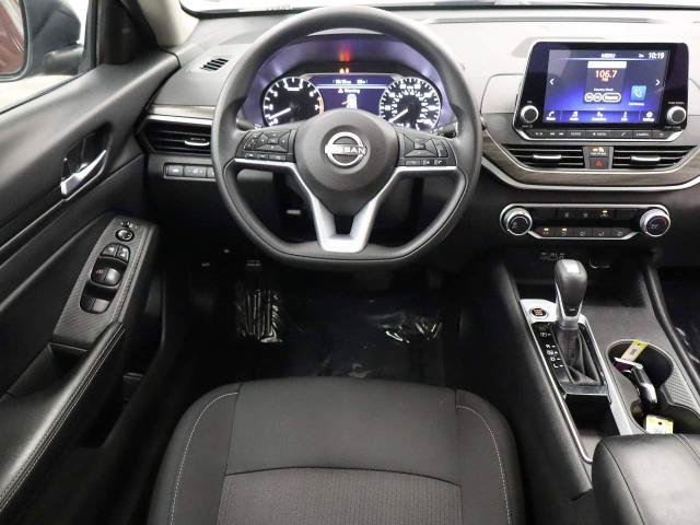 Used 2025 Nissan Altima 2.5 SV FWD image 36