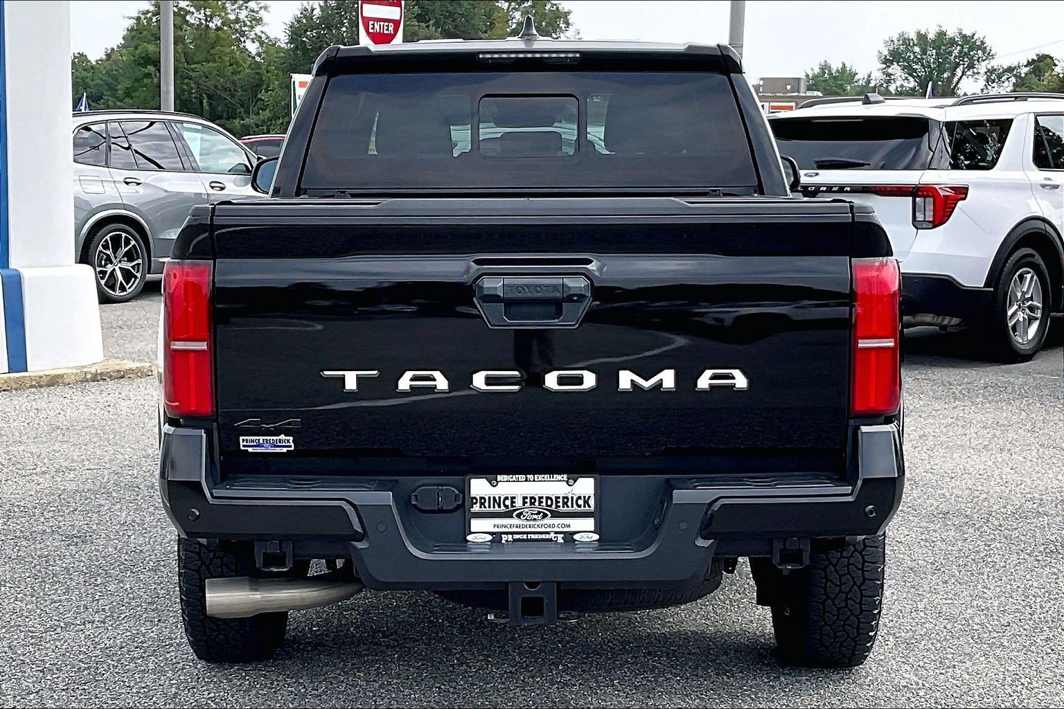 Used 2024 Toyota Tacoma SR5 AWD/4WD image 4