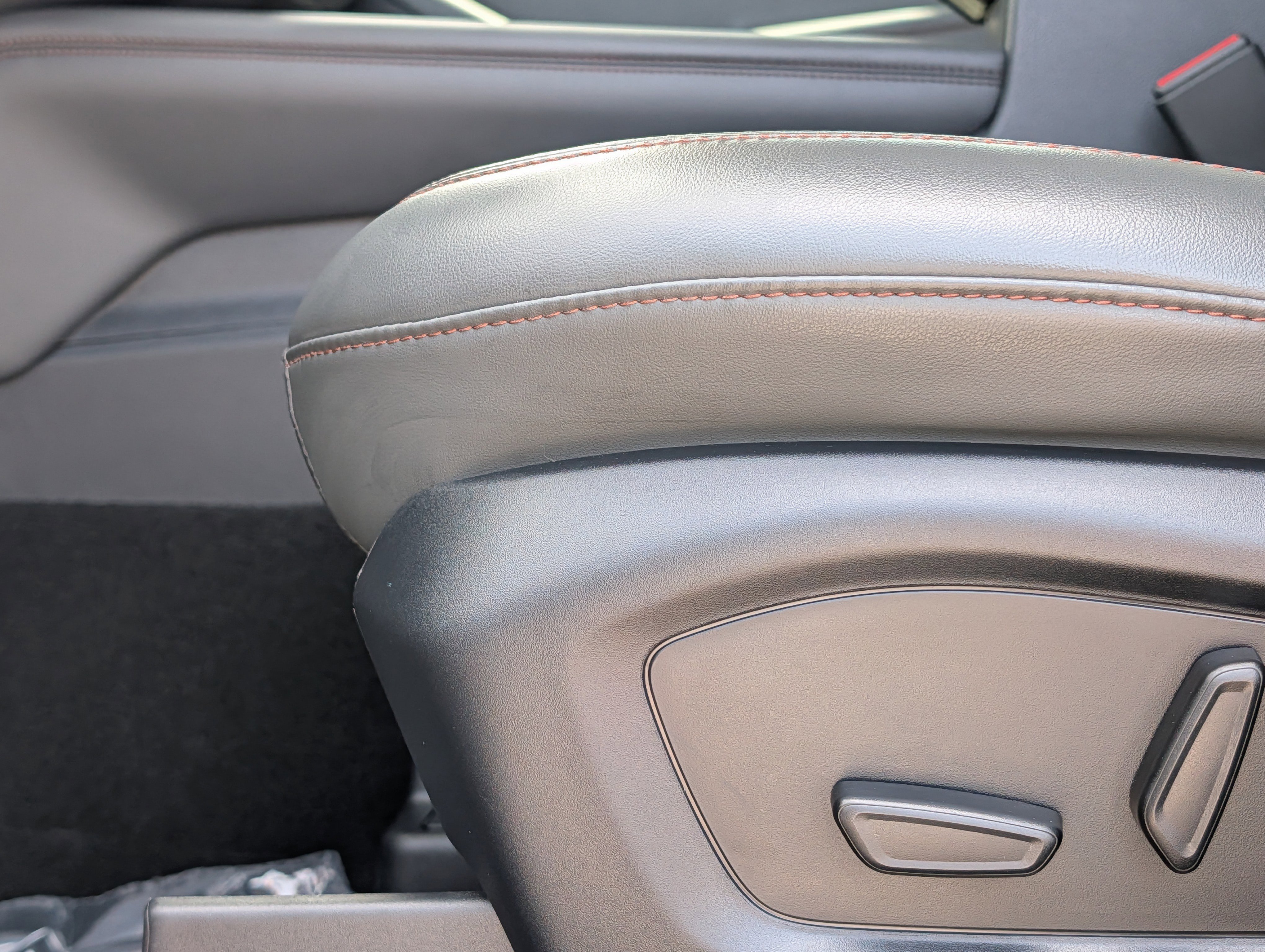 Certified 2025 Ford Explorer Active w/ Active Comfort Package RWD image 23