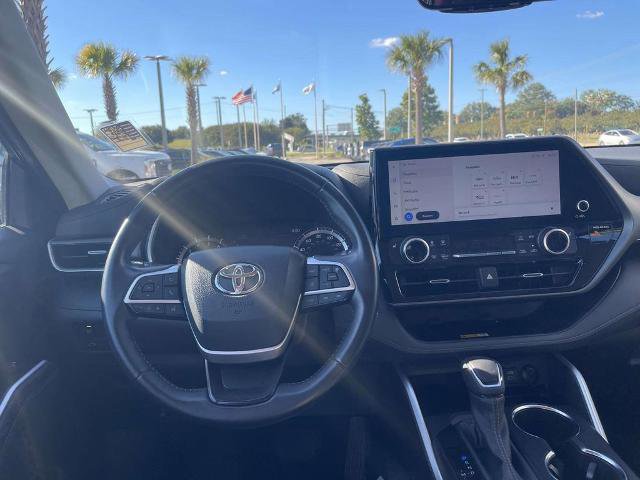 Used 2023 Toyota Highlander XLE image 15