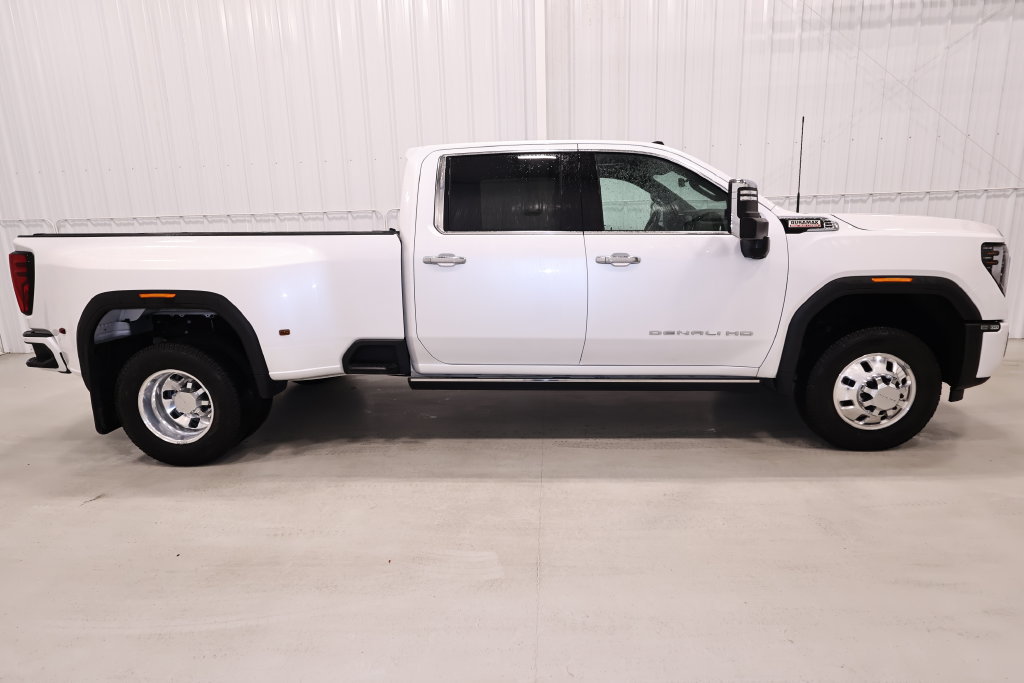 Used 2024 GMC Sierra 3500 Denali w/ Denali Reserve Package AWD/4WD image 2