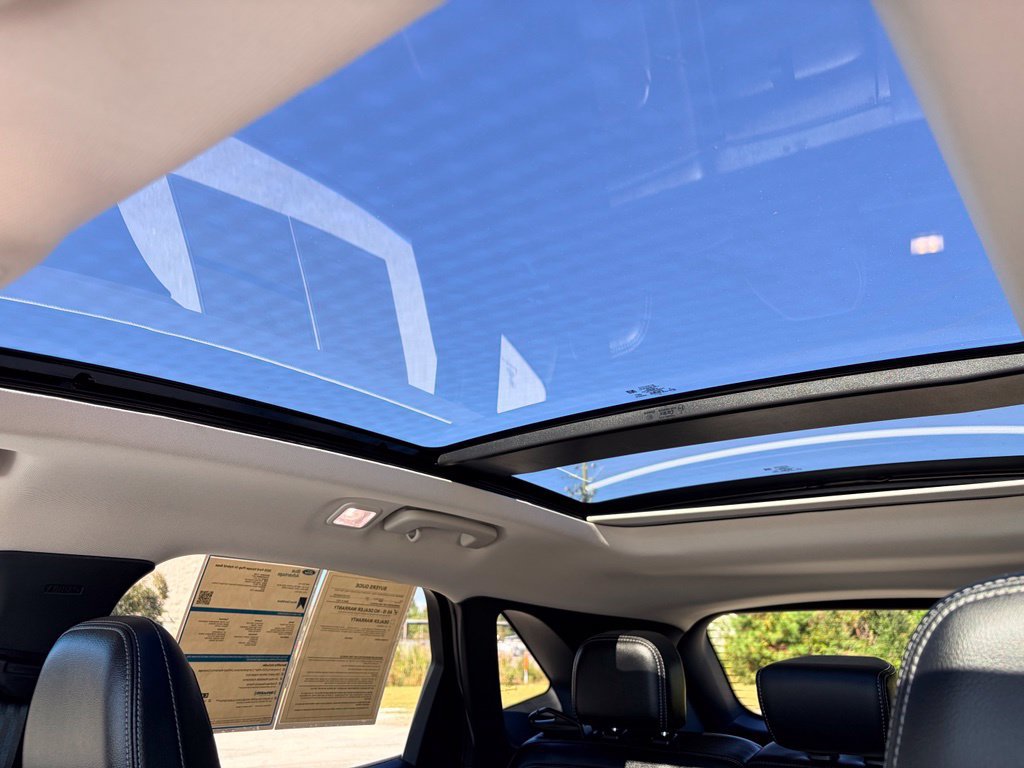 Certified 2025 Ford Escape SE w/ PHEV Premium Package FWD image 18