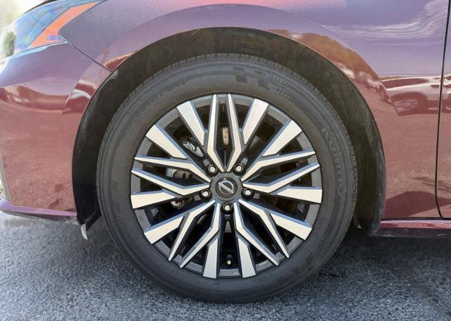 Used 2025 Nissan Altima 2.5 SV FWD image 4