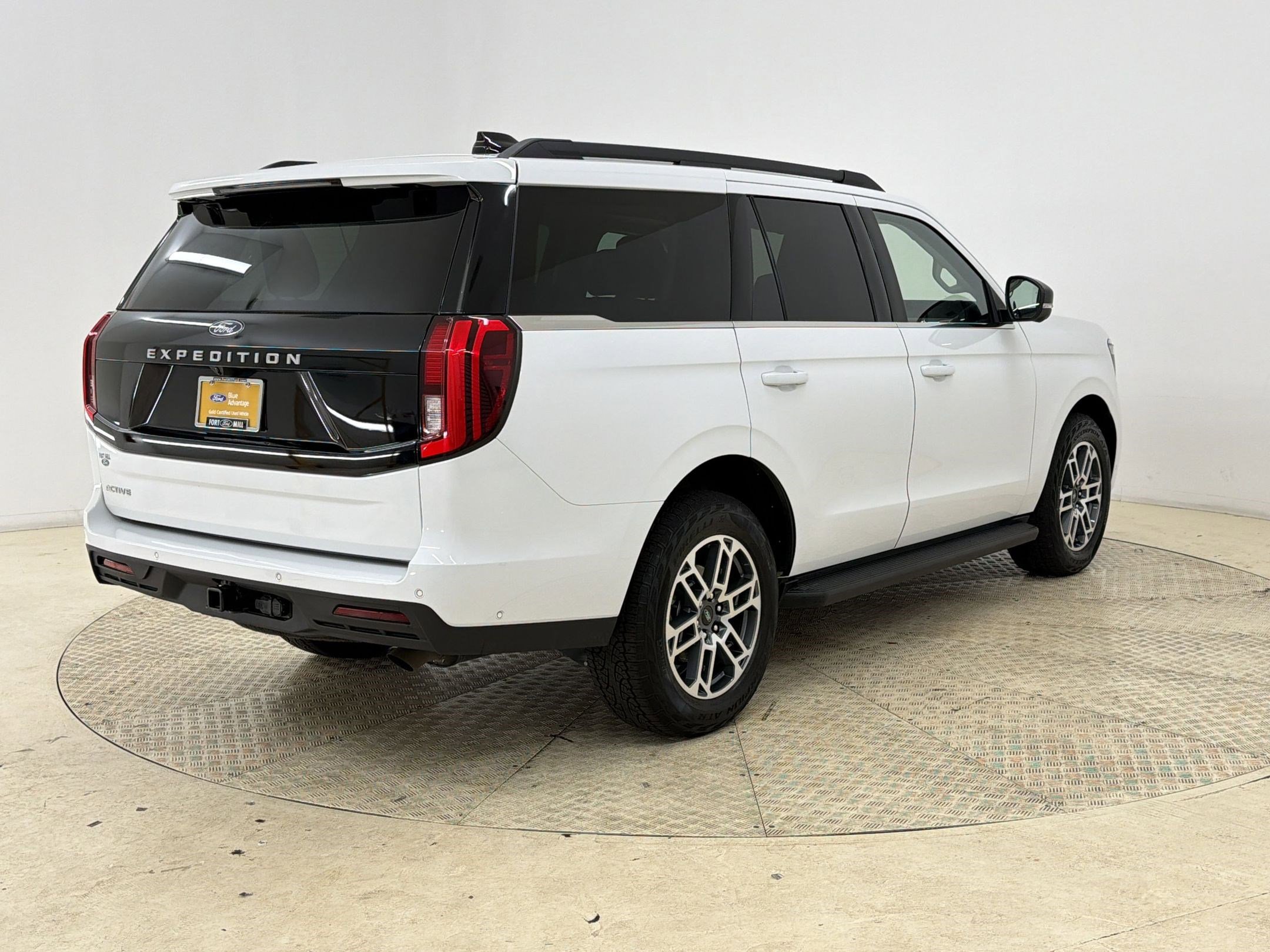 Certified 2025 Ford Expedition Active AWD/4WD image 9