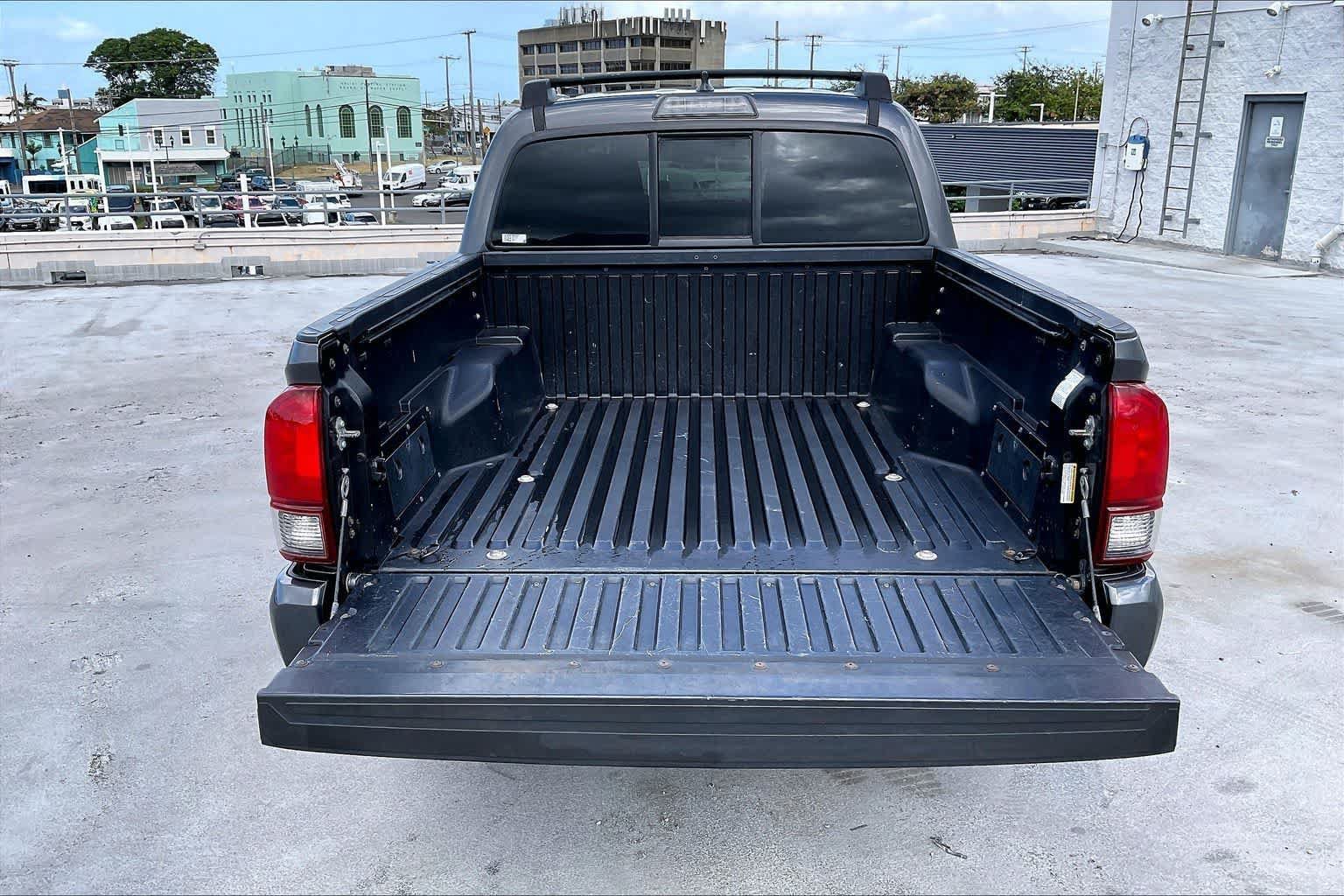 Used 2018 Toyota Tacoma SR5 RWD image 18