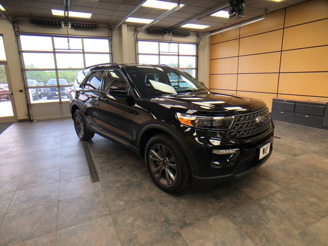 Certified 2024 Ford Explorer XLT w/ Equipment Group 202A AWD/4WD image 1