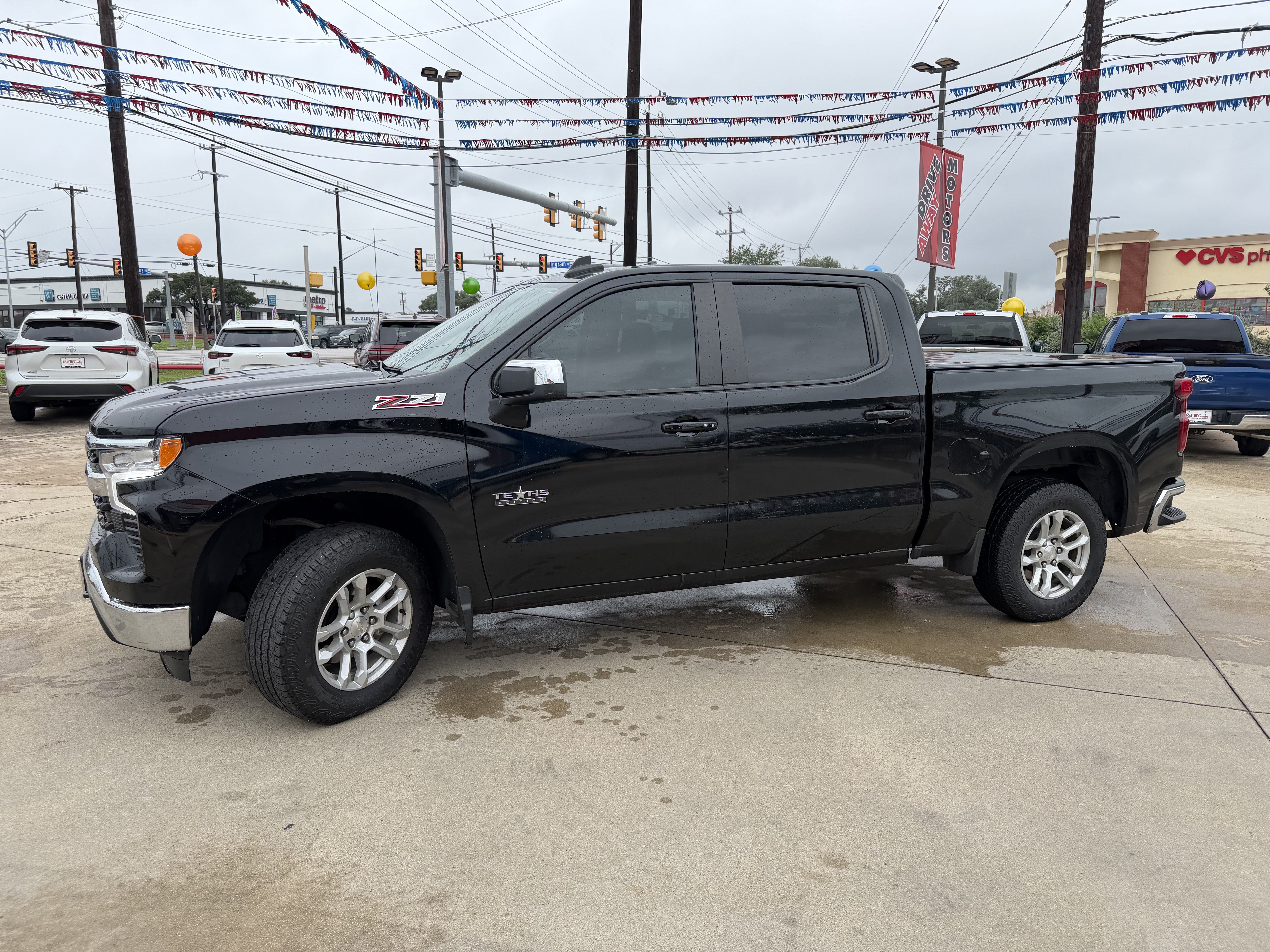 Used 2024 Chevrolet Silverado 1500 LT w/ Z71 Off-Road Package AWD/4WD image 13