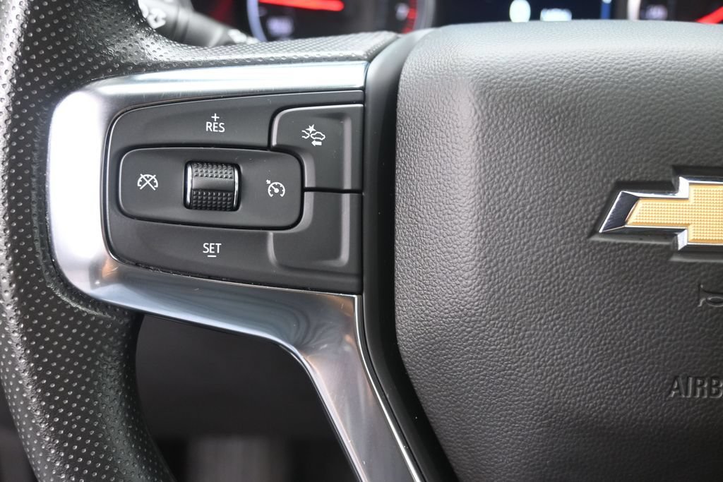 Used 2025 Chevrolet Blazer LT FWD image 2